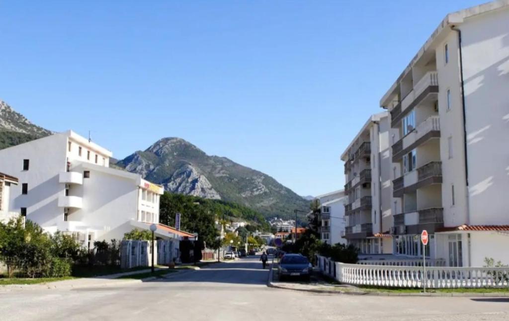 Stan-apartman, Sutomore