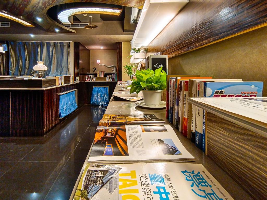 Front desk [24-hour]