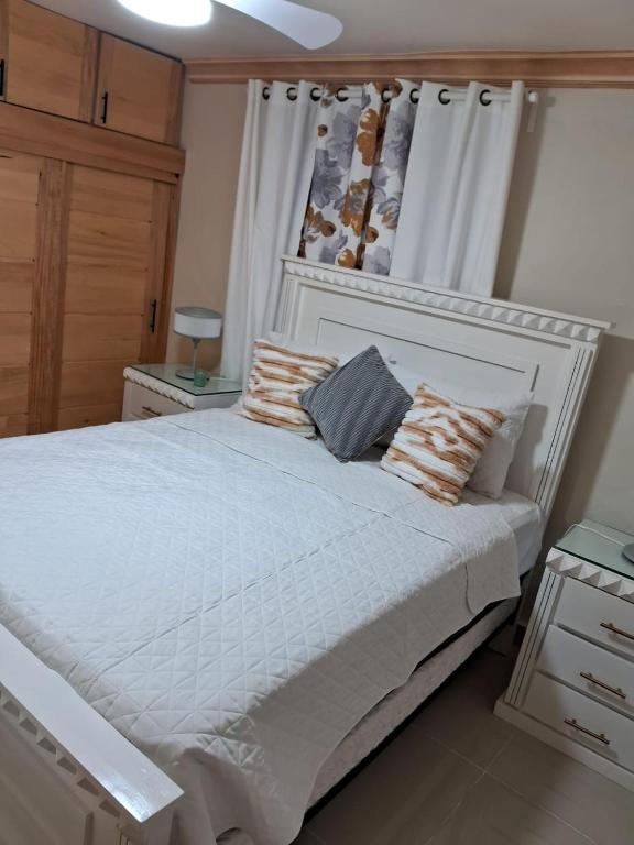 Penthouse Strong, San Cristóbal