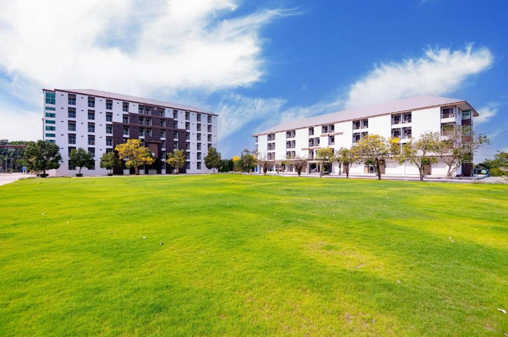 Exterior view, Creston Grand Hotel Suphan Buri in Suphan Buri