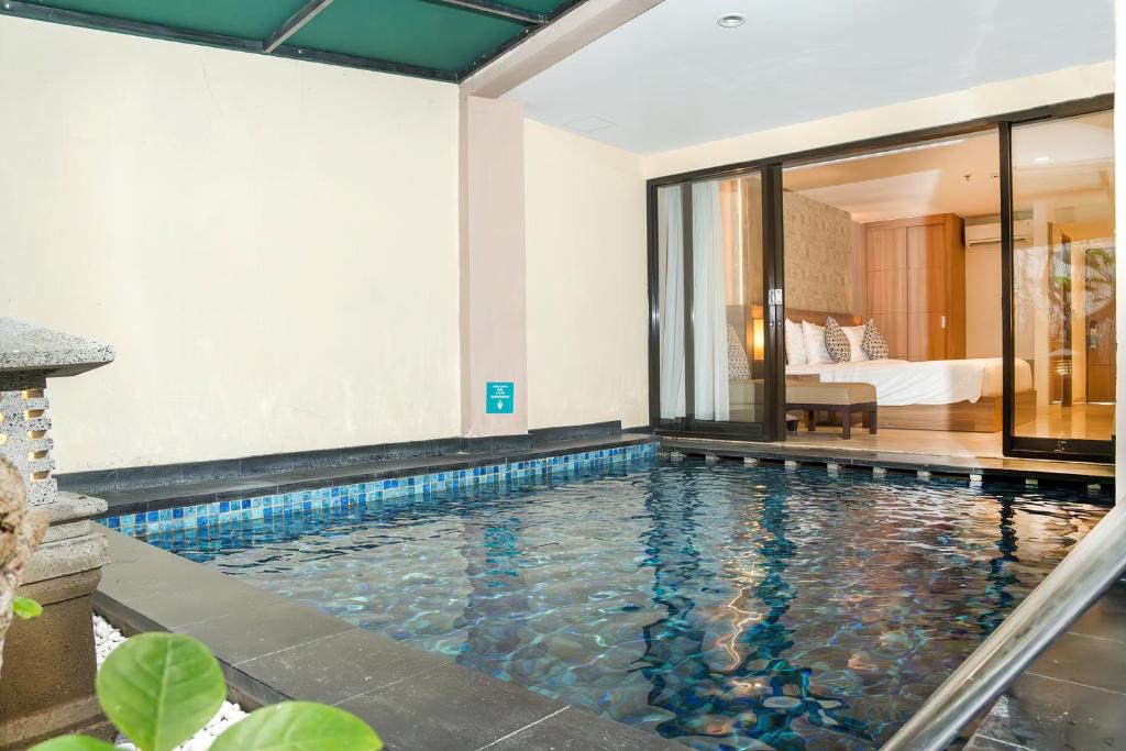 Swimming pool