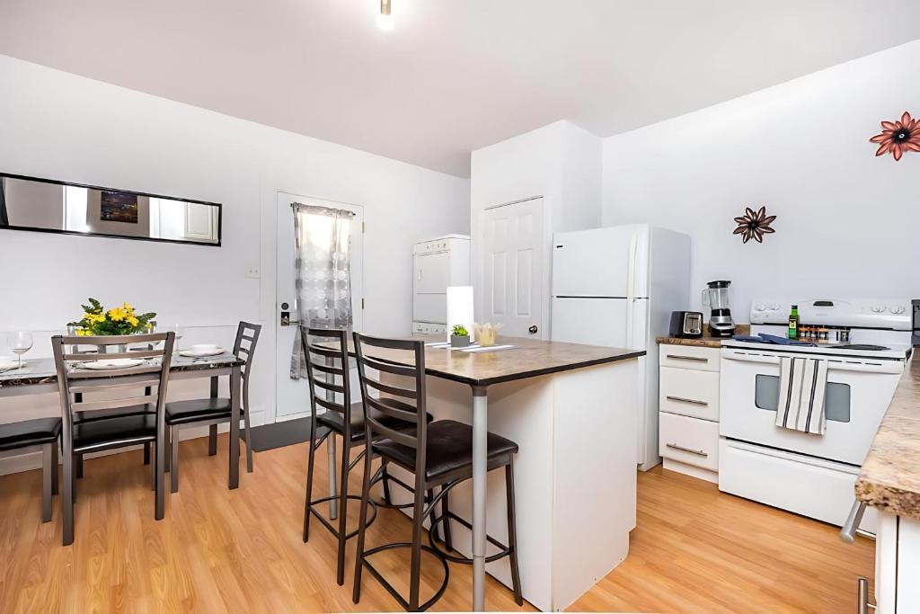 Pet-friendly Apartment - Steps to Rideau Centre, Ottawa