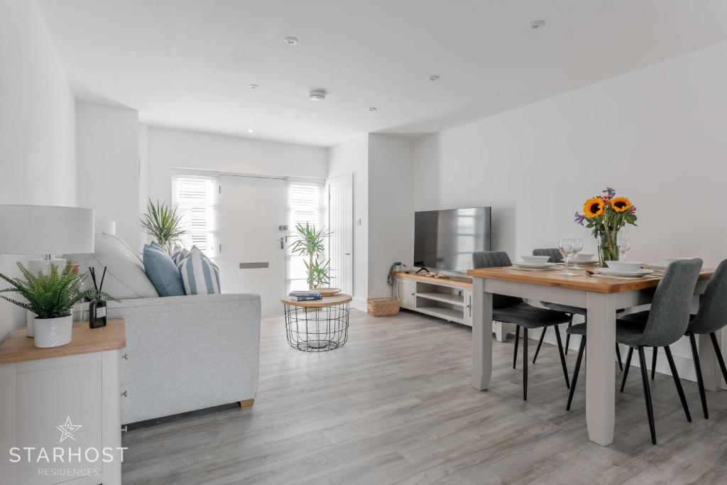 StarHost Residences - Brand New 2 bed apartment in Newbury Centre, Newbury