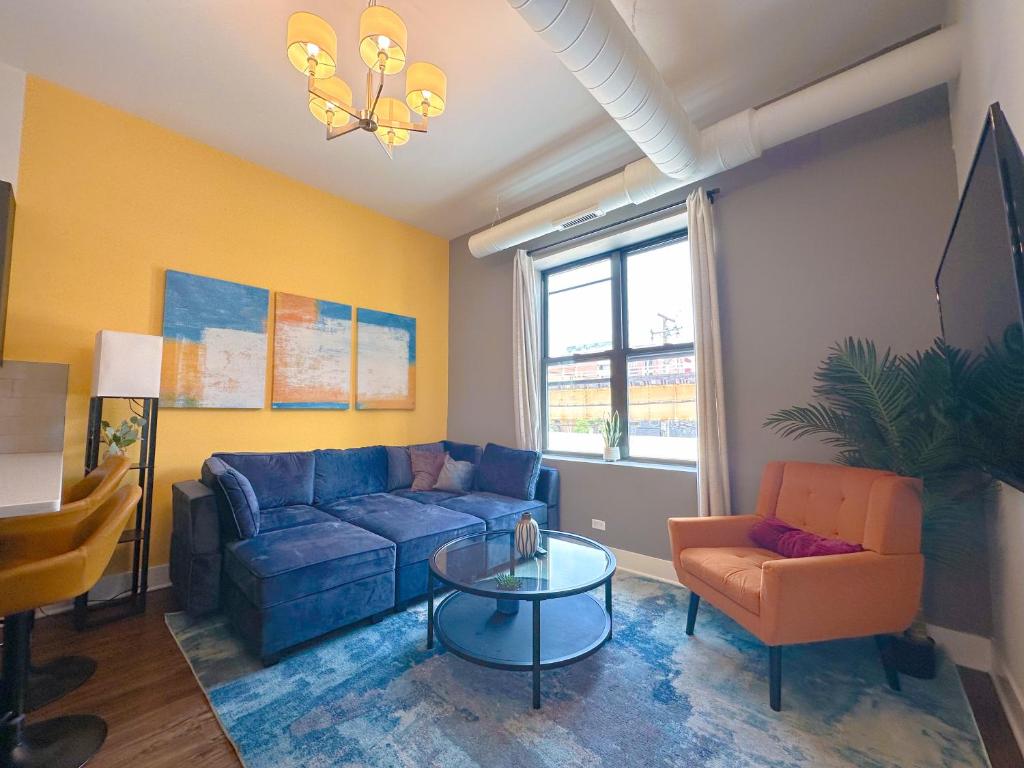 Modern 420 friendly 3BR Apartment in State Street Near McCormick Place, Chinatown and Soldier Field, Chicago