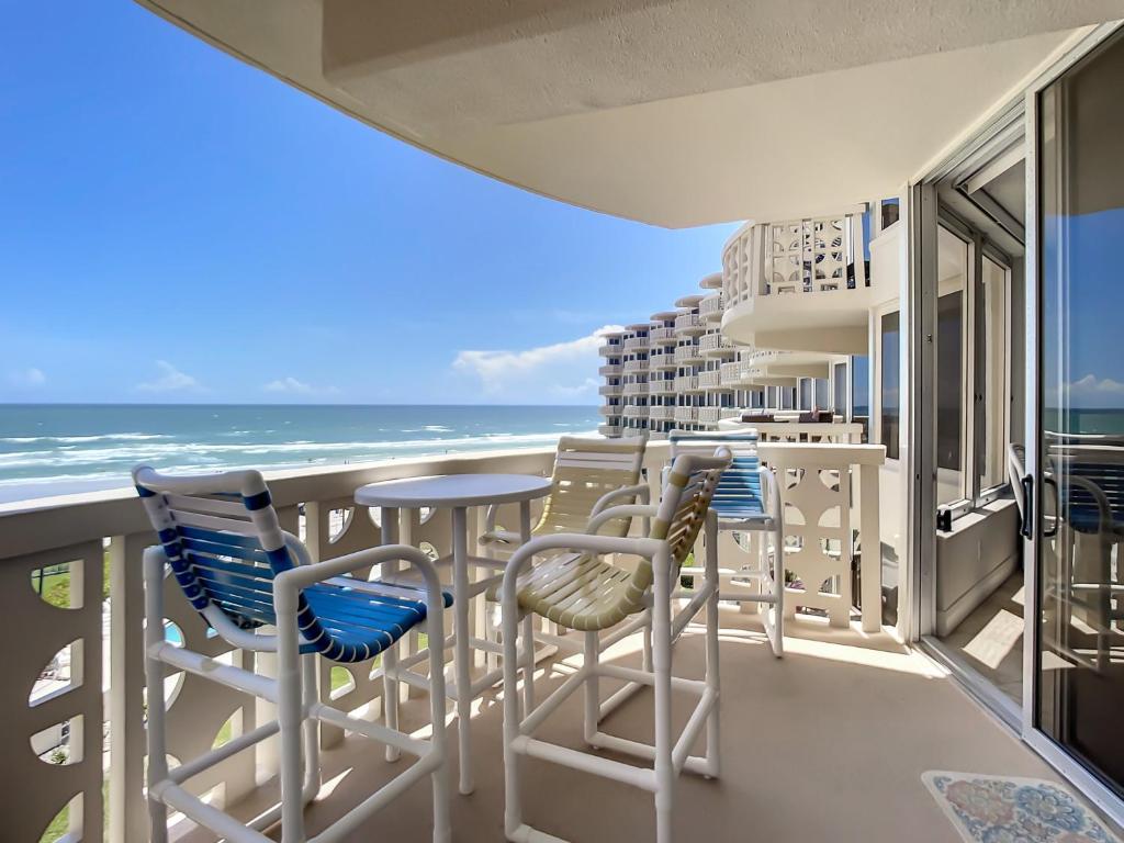 Wait n Sea Golden Arms Condo ~ Beachfront ~ Walk to Shopping Dining Entertainment ~ GA502, New Smyrna Beach