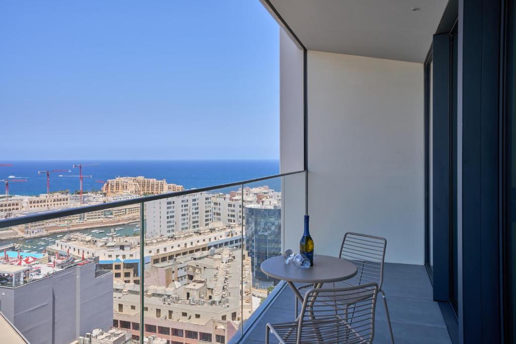 Mercury Tower Apartment with Stunning Sea Views, St Julian's