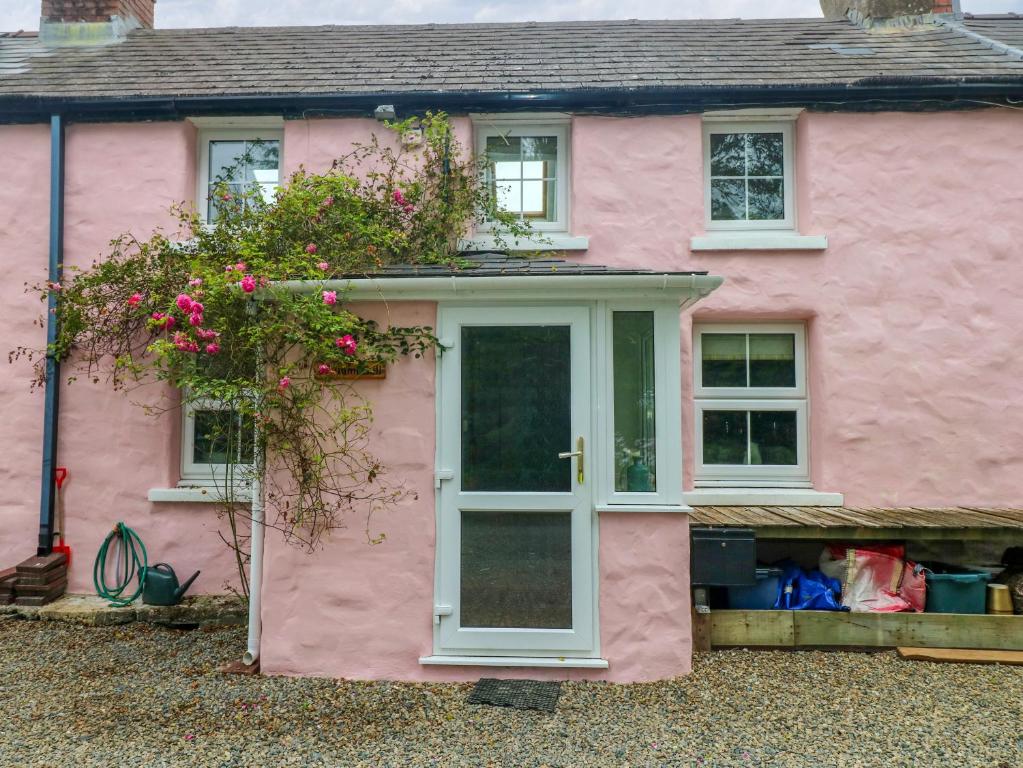 2 Summerhill, Fishguard
