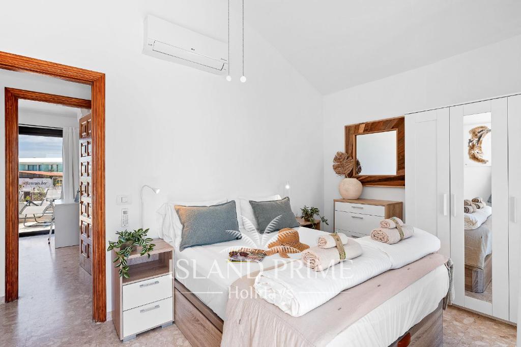 Amazing Sea & Marina Views with Golf Views in Heated Pool Complex AQ846 - 4