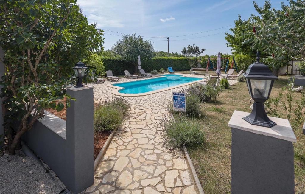 Awesome Apartment In Micetici With Wifi, Ladrovići