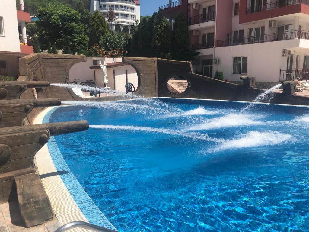 Privilege Accommodation, Elenite