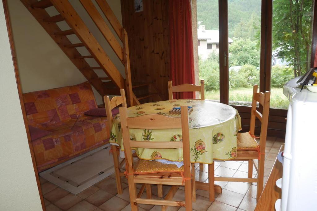Small duplex chalet with garden - 2