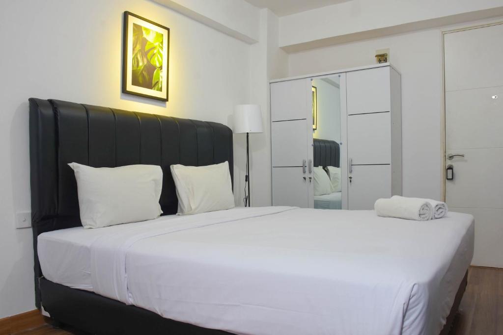 Elegant and Comfy Studio at Bassura City Apartment By Travelio, Jakarta