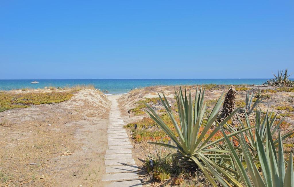 3 Bedroom Gorgeous Apartment In Alcamo - 2