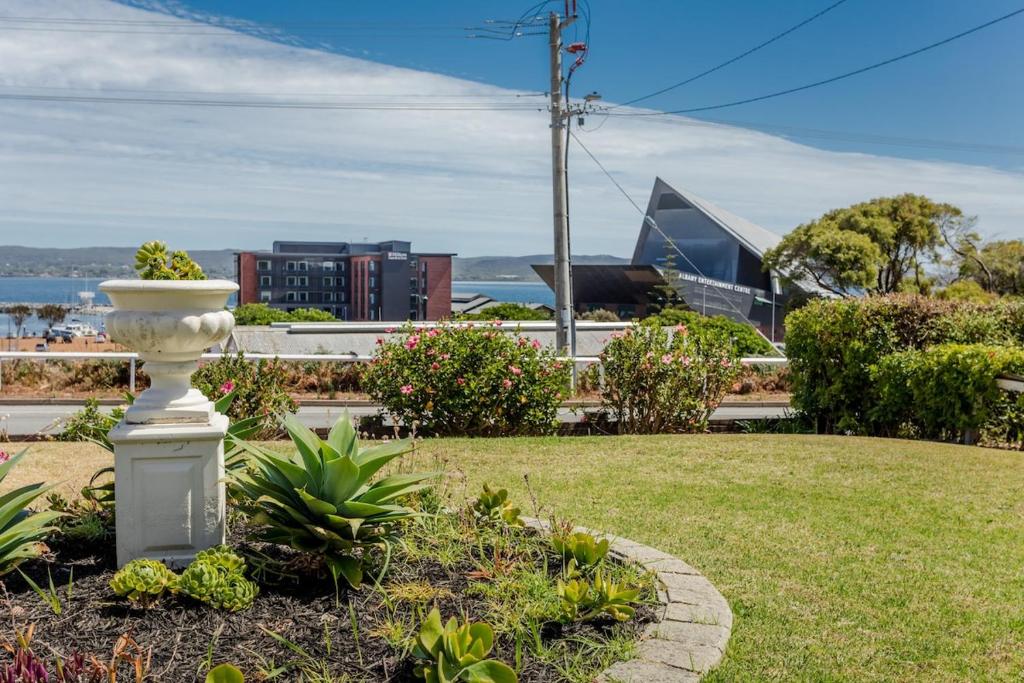 Devine's on Stirling, Albany