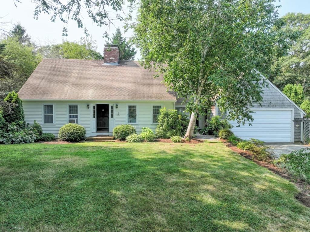 Less than 5 Miles to Rock Harbor, Orleans