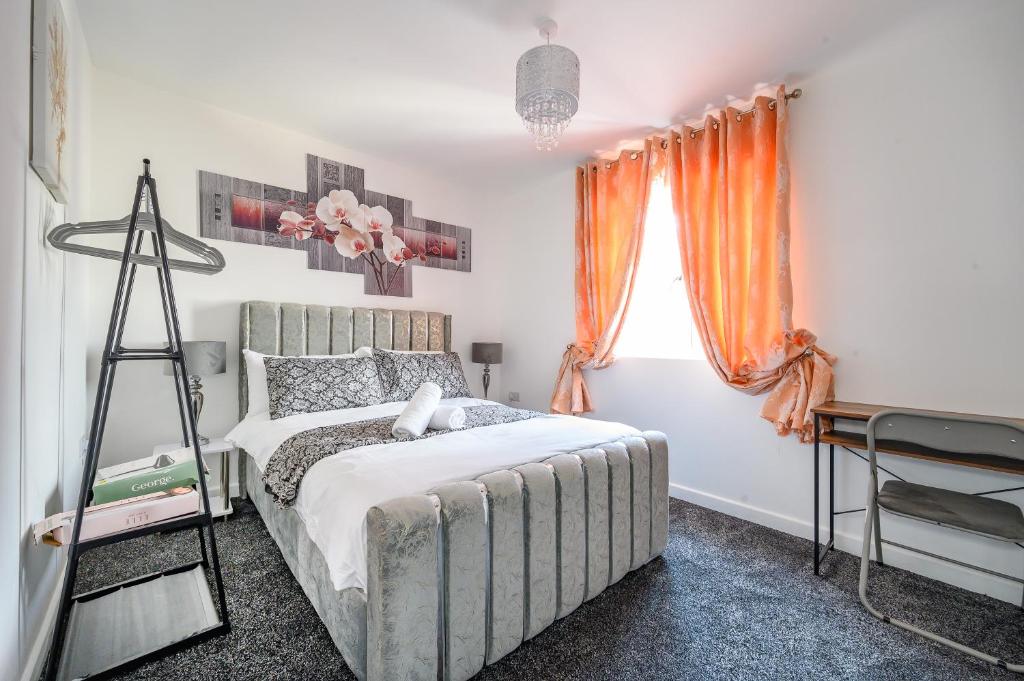 -RB 2F 421- For your Relaxed, Cosy stay, Parking, Batley