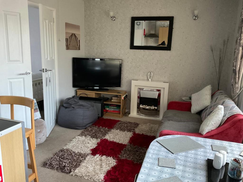 1st Floor Hillview 2 bedroomed Central Location No pets, Brean