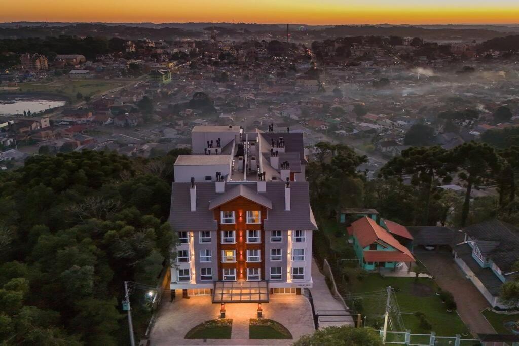 Flat Esplêndido Serra Class 402, Canela