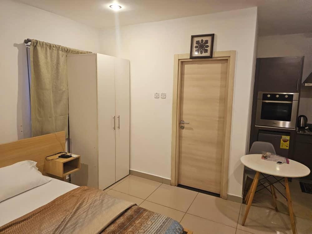 Studio Apartment, Accra
