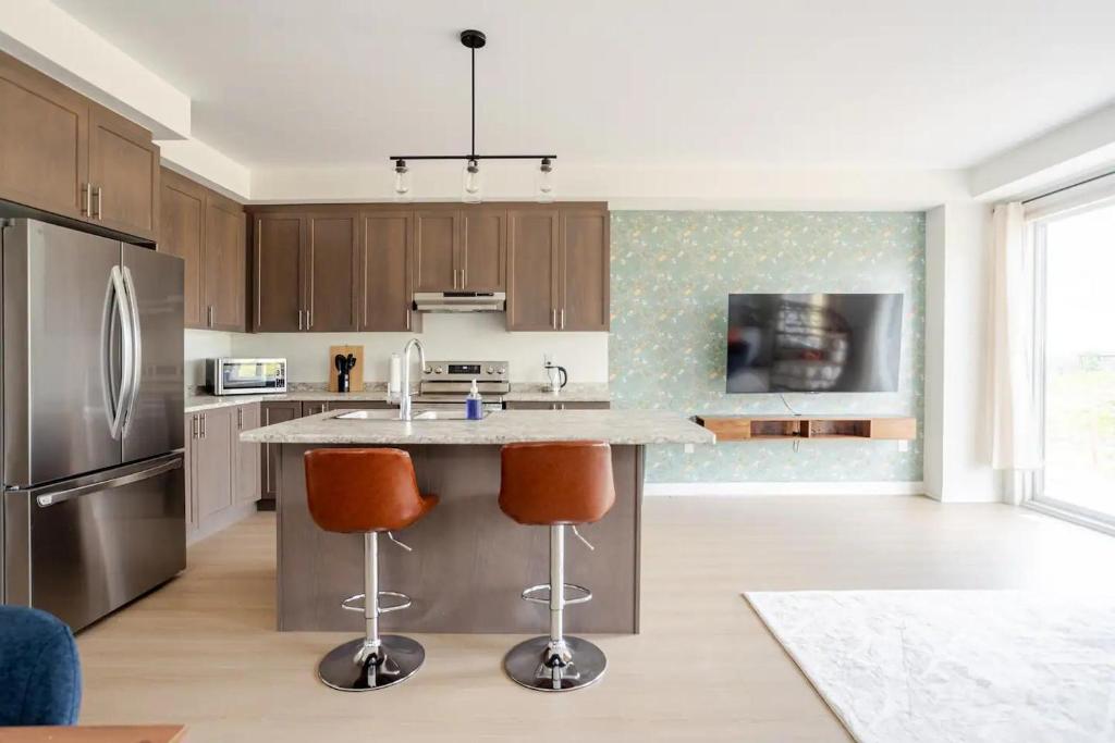 Stylish 4br Fast Wifi Sleeps 10, Barrie