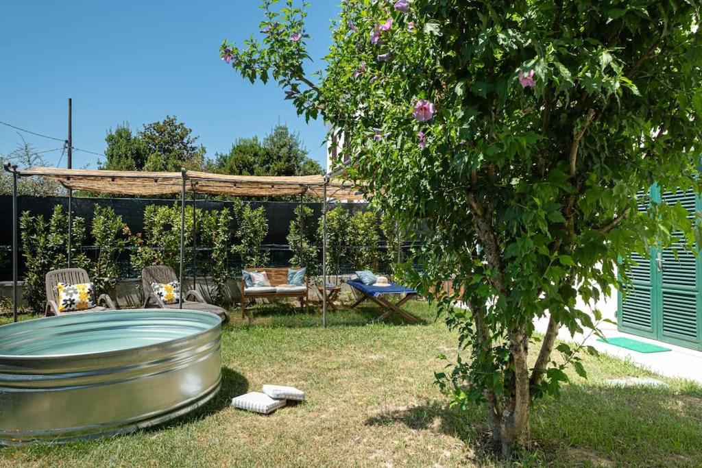 Fantastic Garden in a Trendy Apt with TANK Pool - 3