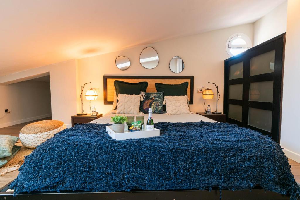 Authentic Madrid Experience -Plaza Mayor 7min walk - Spectacular view - Champagne - 4
