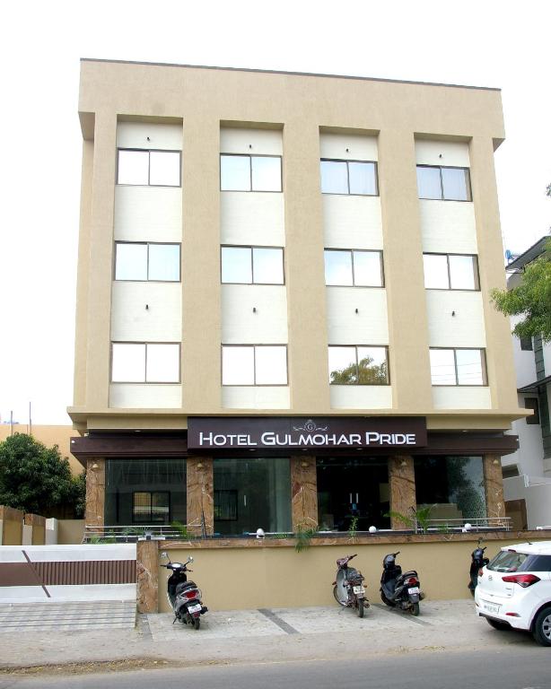 Hotel Gulmohar Pride photo