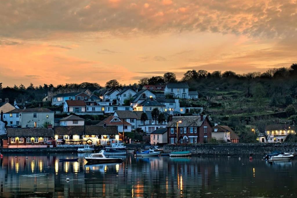 Oyster Cottage, Cockwood - pet-friendly stay