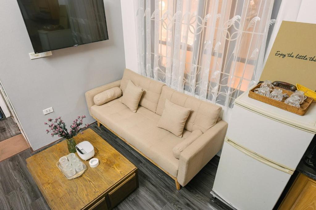 Ha Noi, 3 Bedrooms, Big Balcony, Super Location, Central, Hanoj