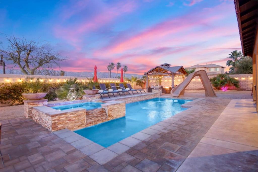 Carebnb with Waterslide and Casita, Indio