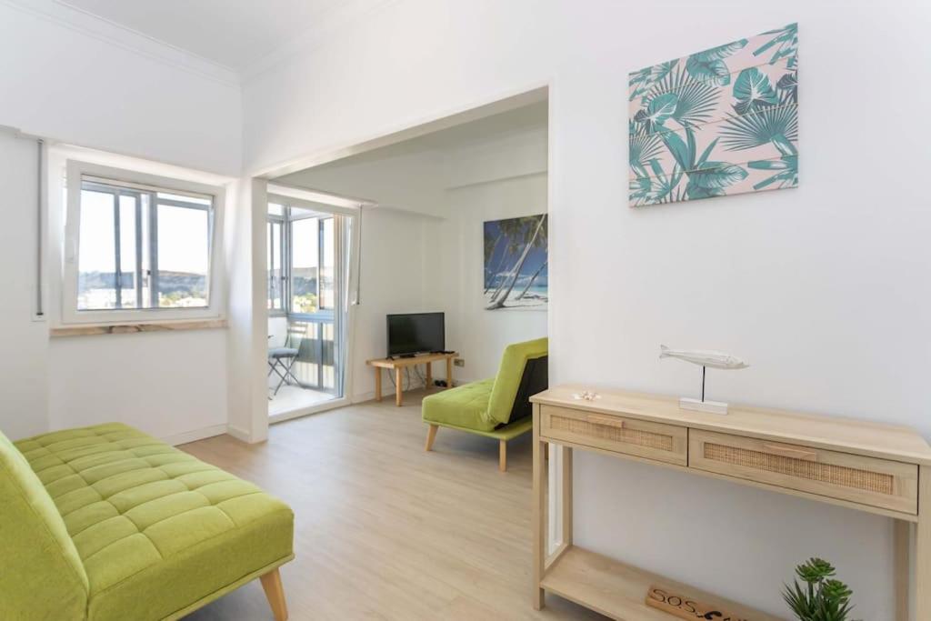 Palm View House, Costa de Caparica