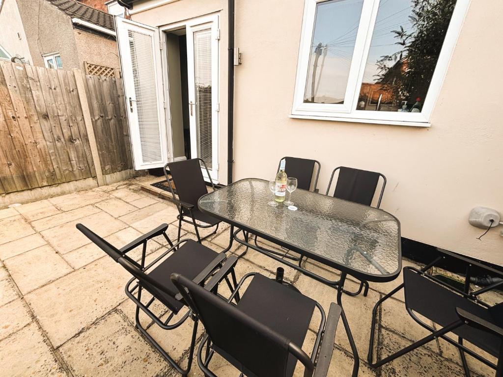 Number Seven Hornsea photo 6