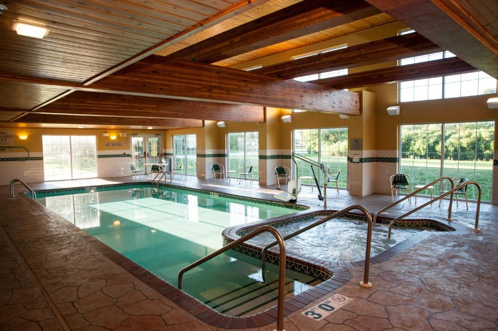 Country Inn & Suites by Radisson, Milwaukee Airport, WI photo