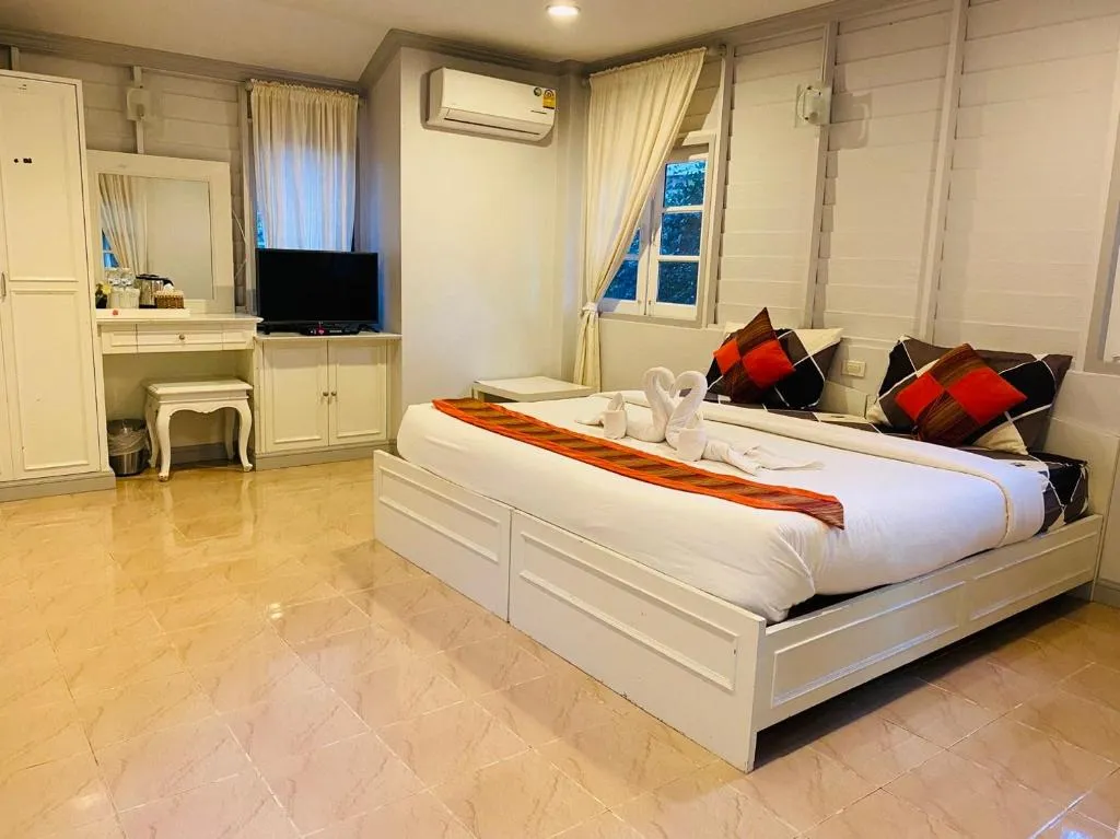 รตะธารา รีสอร์ท ratathara resort，位于Ban Khlong Tamru的酒店