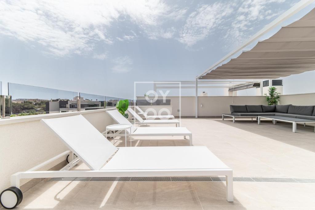Amanecer Signature Penthouse - high-end rooftop terrace - by OYOOSTAYS - 1