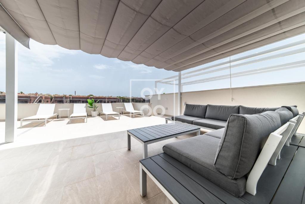 Amanecer Signature Penthouse - high-end rooftop terrace - by OYOOSTAYS - 5