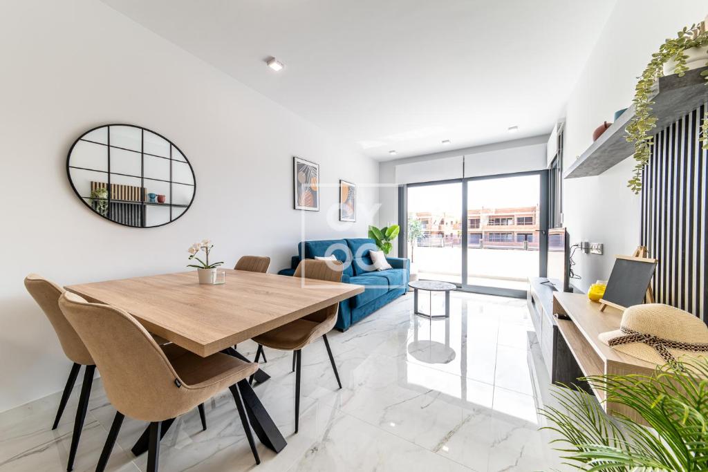 Amanecer Signature Penthouse - high-end rooftop terrace - by OYOOSTAYS - 2