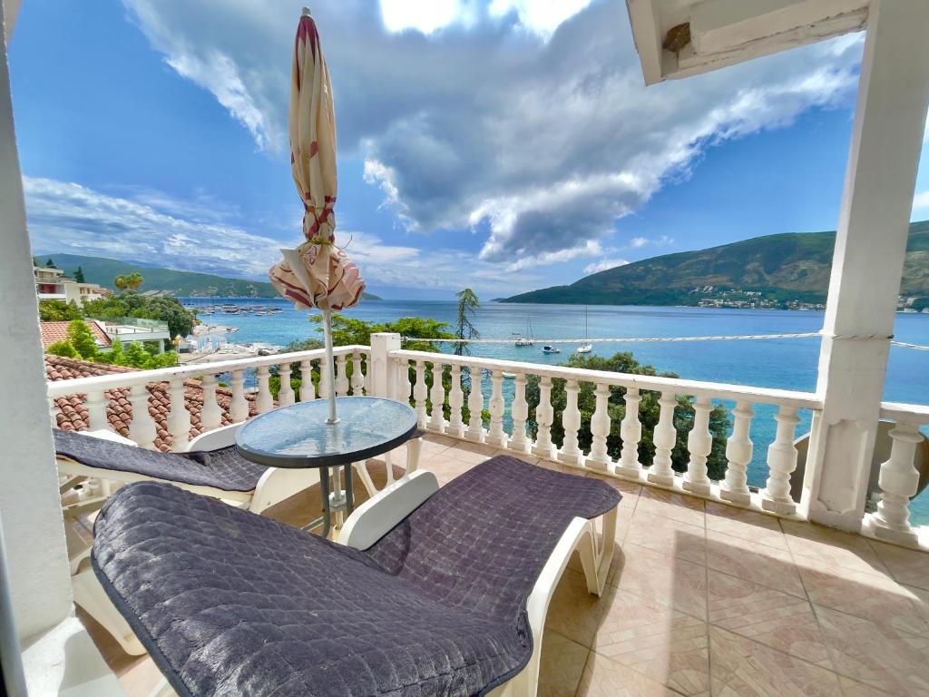 Beachfront central, Herceg Novi