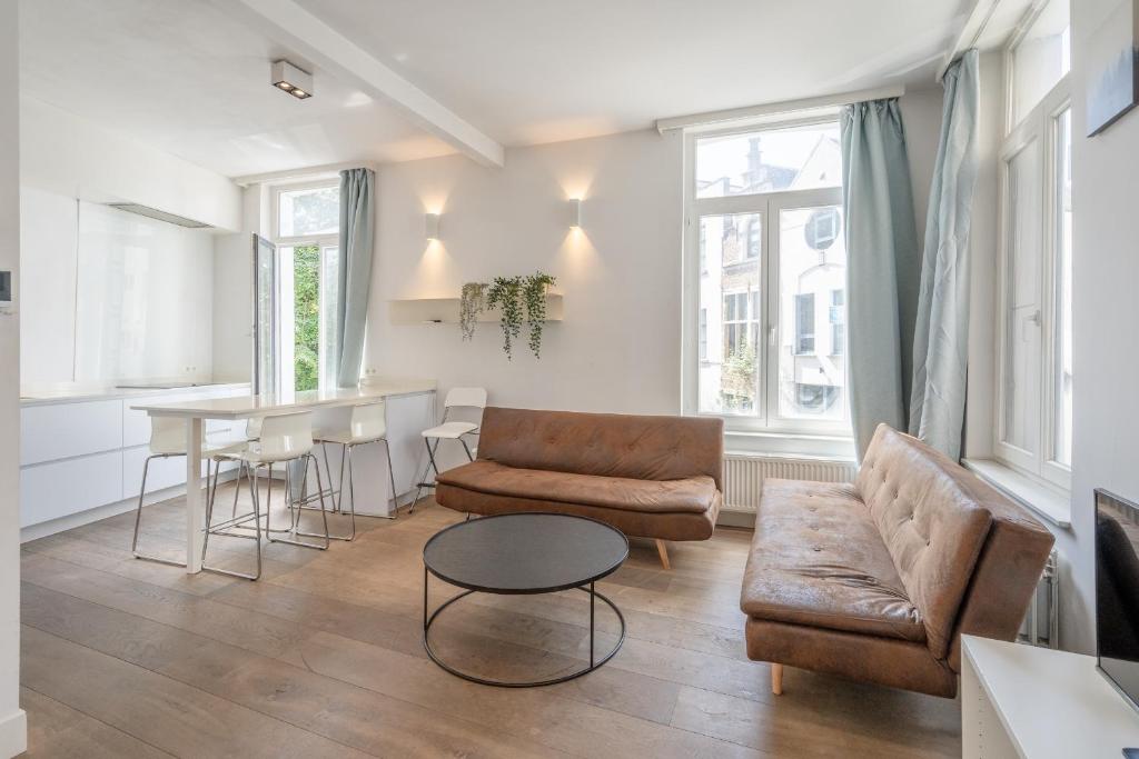 Light Modern Apartment in the Heart of Antwerp, Antverpy