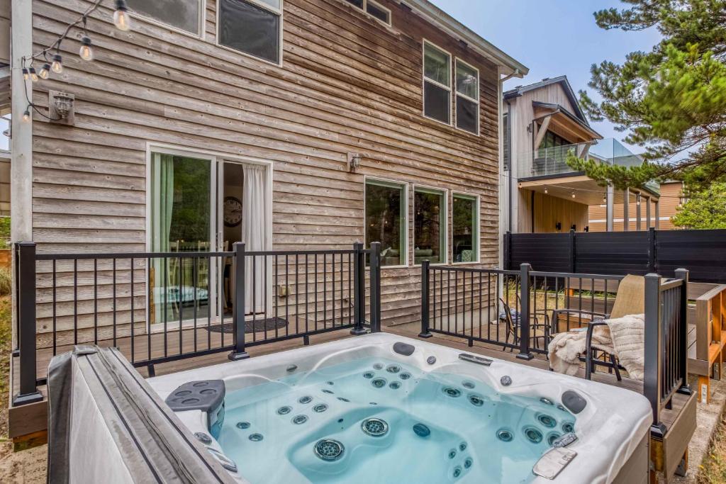 Forest & Waves, Pacific City