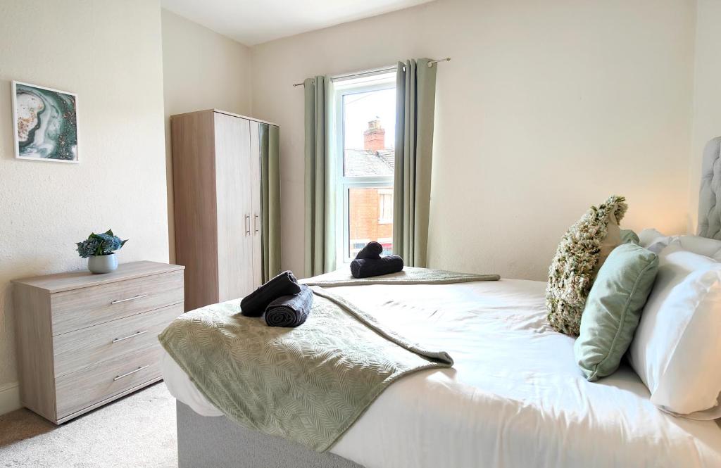 Douglas House, near Hospital, attractive and comfy 2 bedroom House with enclosed yard to rear, Carlisle