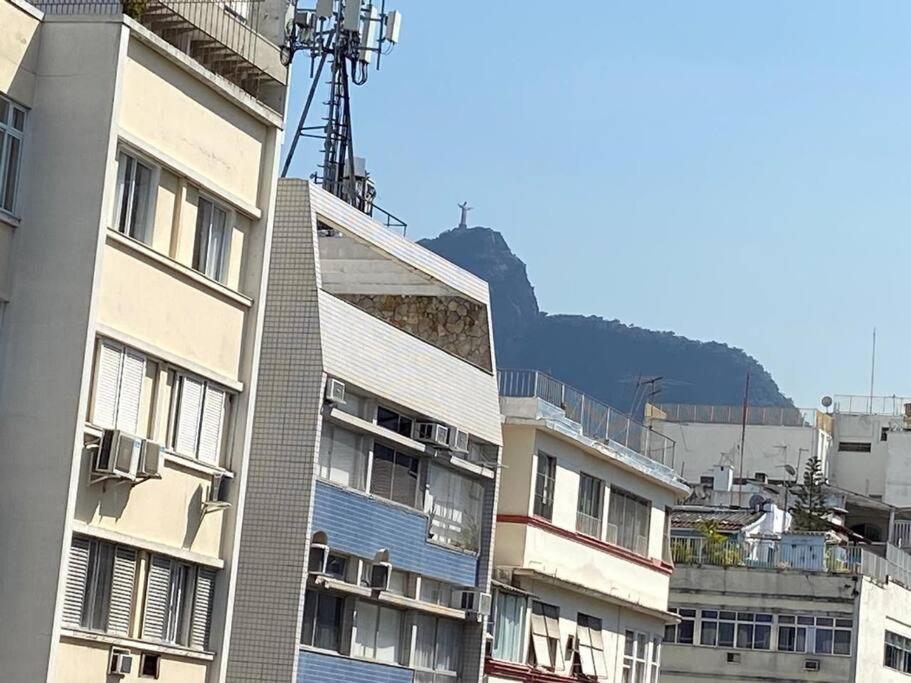 Quarto e sala vista Cristo e mar de Copacabana, Rio de Janeiro