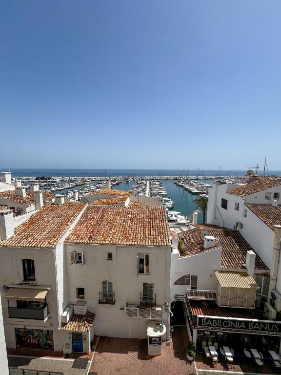 MARBELLA HOME RENTALS - Puerto Banus with Seaviews, 1BR apartment - 2