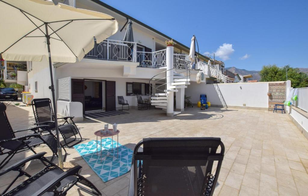 3 Bedroom Gorgeous Apartment In Alcamo - 4