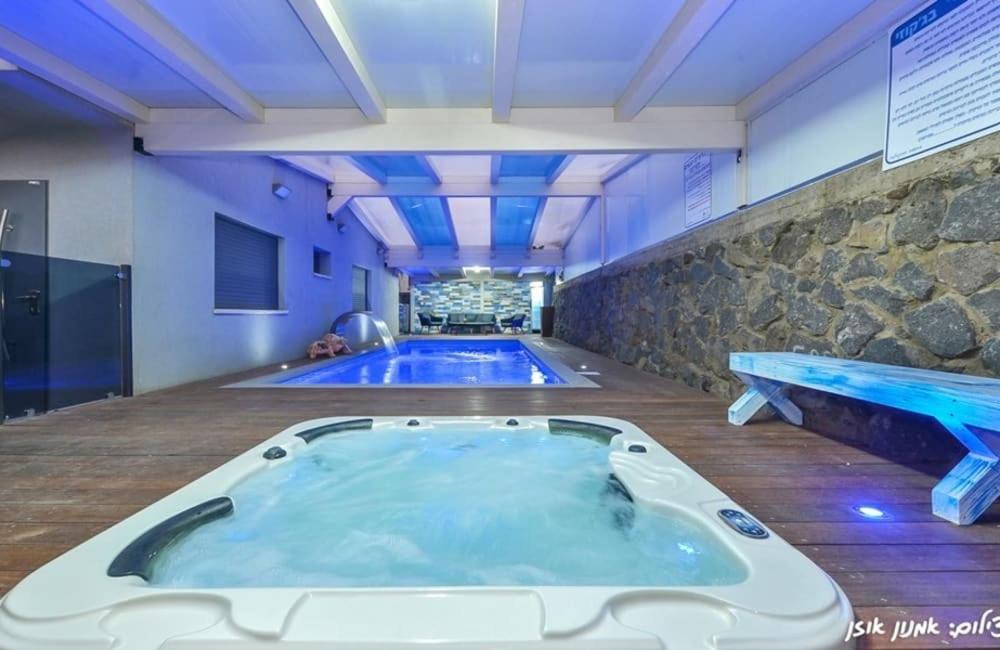 Manaa's Vila, Giv‘atayim