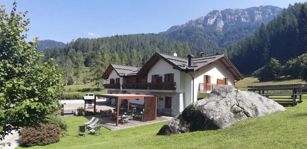 Albergo Chalet Abete Rosso, hotel in Castello Tesino