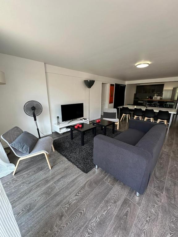 Villa Constance 1 Antibes - Spacieux duplex avec jardin - 2