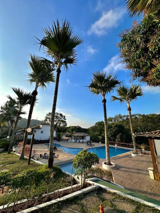 Casa com 5 suítes em Condomínio, Búzios