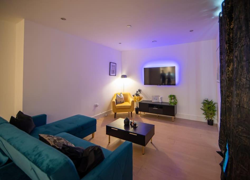 Runway Retreat, close to London Heathrow, West Drayton