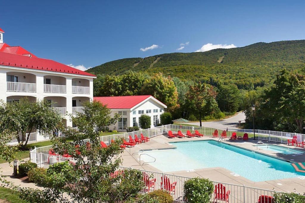 Enjoy Panoramic View of the White Mountains in this great 2BD condo and amenities, Lincoln